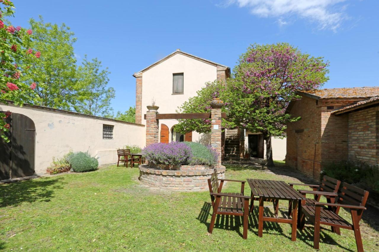 Agriturismo Macciangrosso Casale Piccolomini Chiusi Luaran gambar