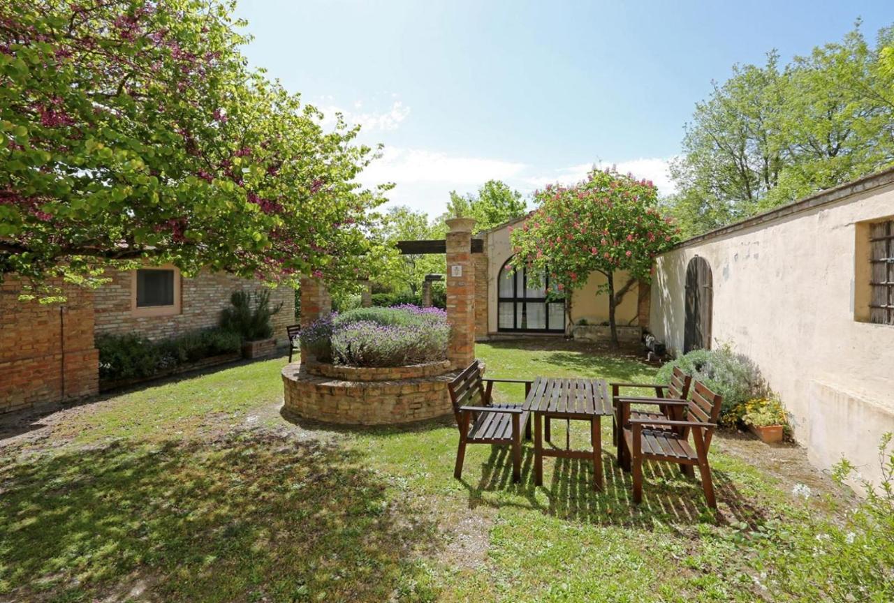 Agriturismo Macciangrosso Casale Piccolomini Chiusi Luaran gambar